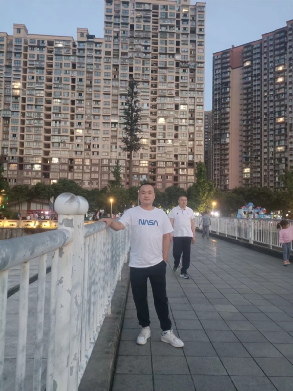寂寞的男人的第一张照片--平潭相亲网
