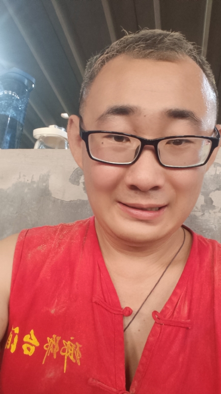黑黑一笑的第二张照片--平潭相亲网